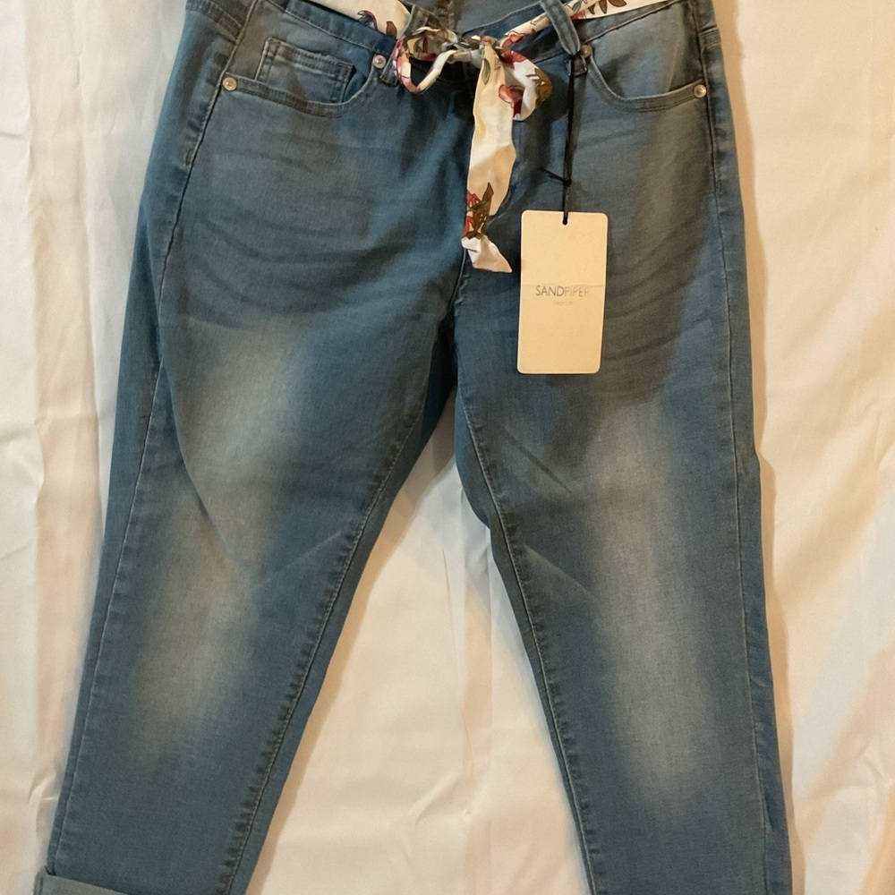Sandpiper Women's Cropped Denim Pants